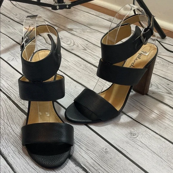 Splendid Leather Heels Size 8 NWOT
Strappy Buckle Sandal - Picture 1 of 9